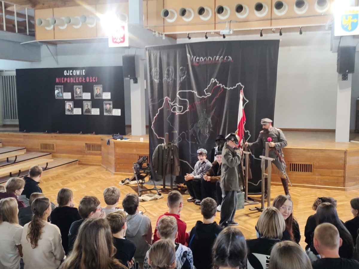 Żywa Lekcja Historii „NIEPODLEGŁA” w PSP 29