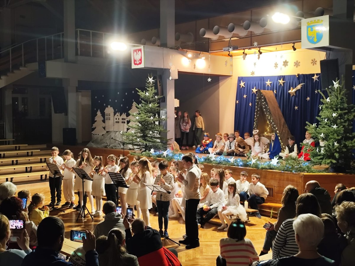 Jasełka w wykonaniu uczniów klas trzecich