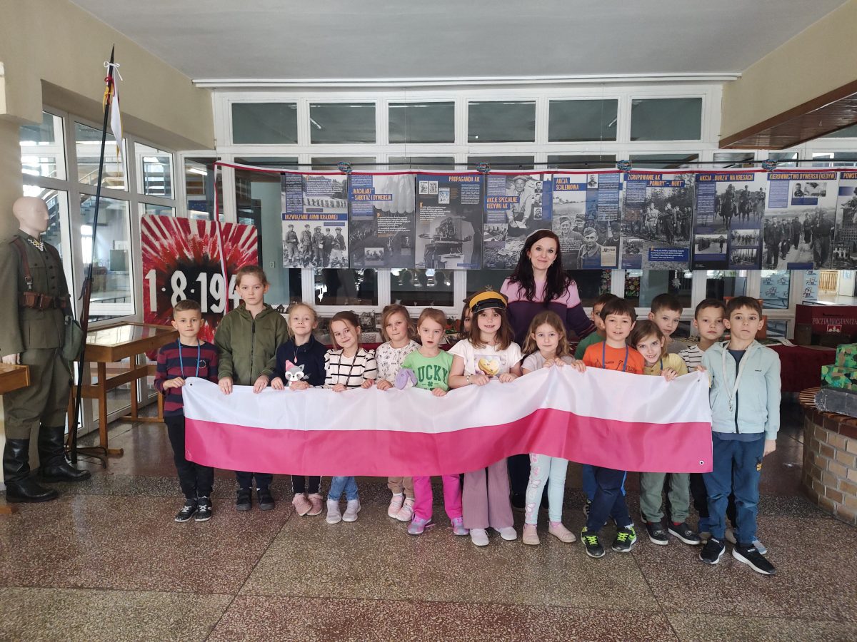 9 marca – żywa lekcja historii w klasie 1 b
