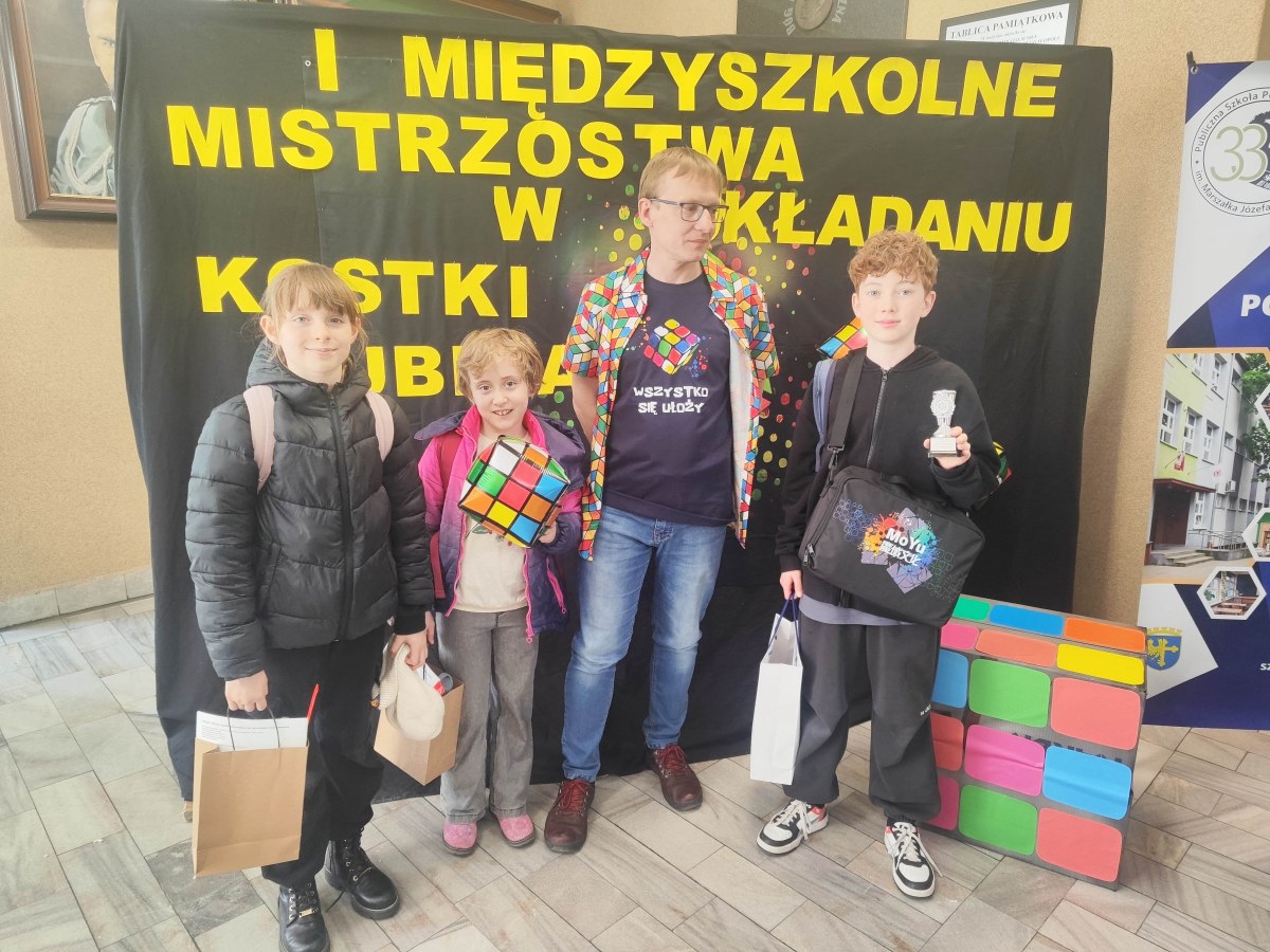 Sukces naszych uczniów w Mistrzostwach Opola w układaniu Kostki Rubika