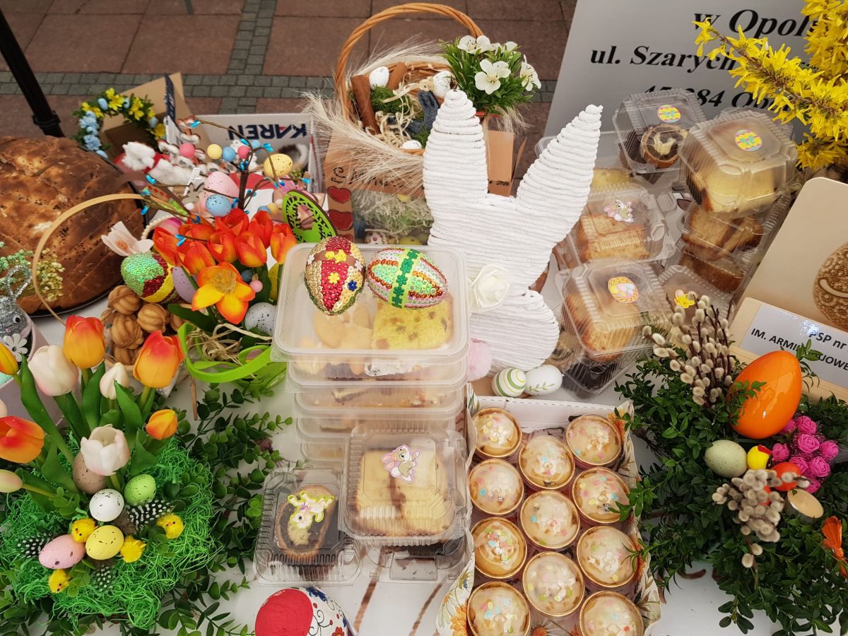 Udział naszej szkoły w IX Śniadaniu Wielkanocnym na opolskim rynku